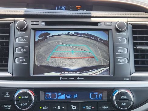 Certified 2018 Toyota Highlander Plus FWD image 17