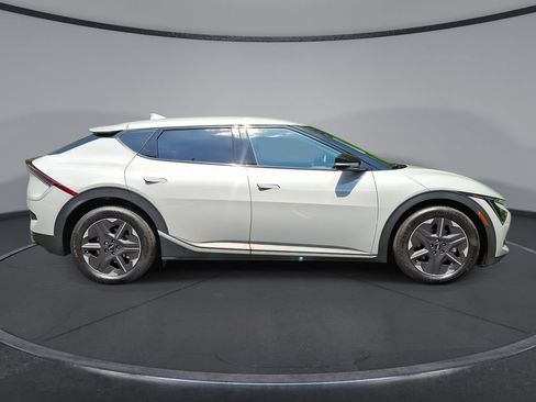 Used 2025 Kia EV6 Light RWD image 26