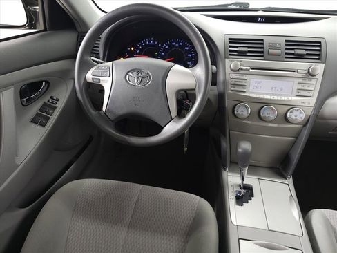 Used 2011 Toyota Camry LE image 14