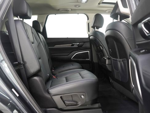 Used 2022 Kia Telluride EX w/ EX Premium Package image 13
