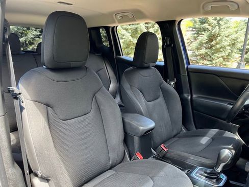 Used 2018 Jeep Renegade Altitude AWD/4WD image 36
