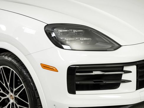 Certified 2026 Porsche Cayenne AWD/4WD image 39