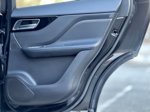 Used 2019 Jaguar F-PACE Prestige image 18