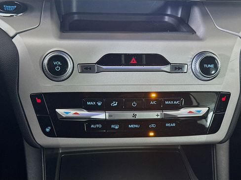 Used 2024 Ford Explorer XLT w/ Equipment Group 202A image 24