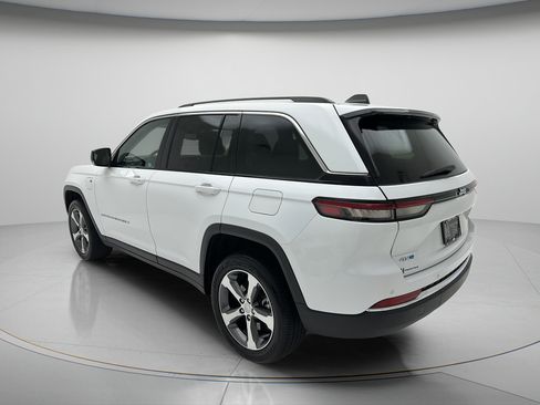 Used 2023 Jeep Grand Cherokee 4WD 4xe image 7