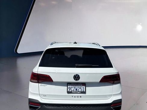 Certified 2022 Volkswagen Taos SE w/ Driver Assistance Package FWD image 3