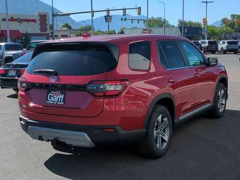 New 2025 Honda Pilot EX-L image 3