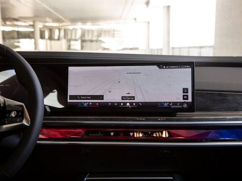 New 2025 BMW i7 xDrive60 image 12