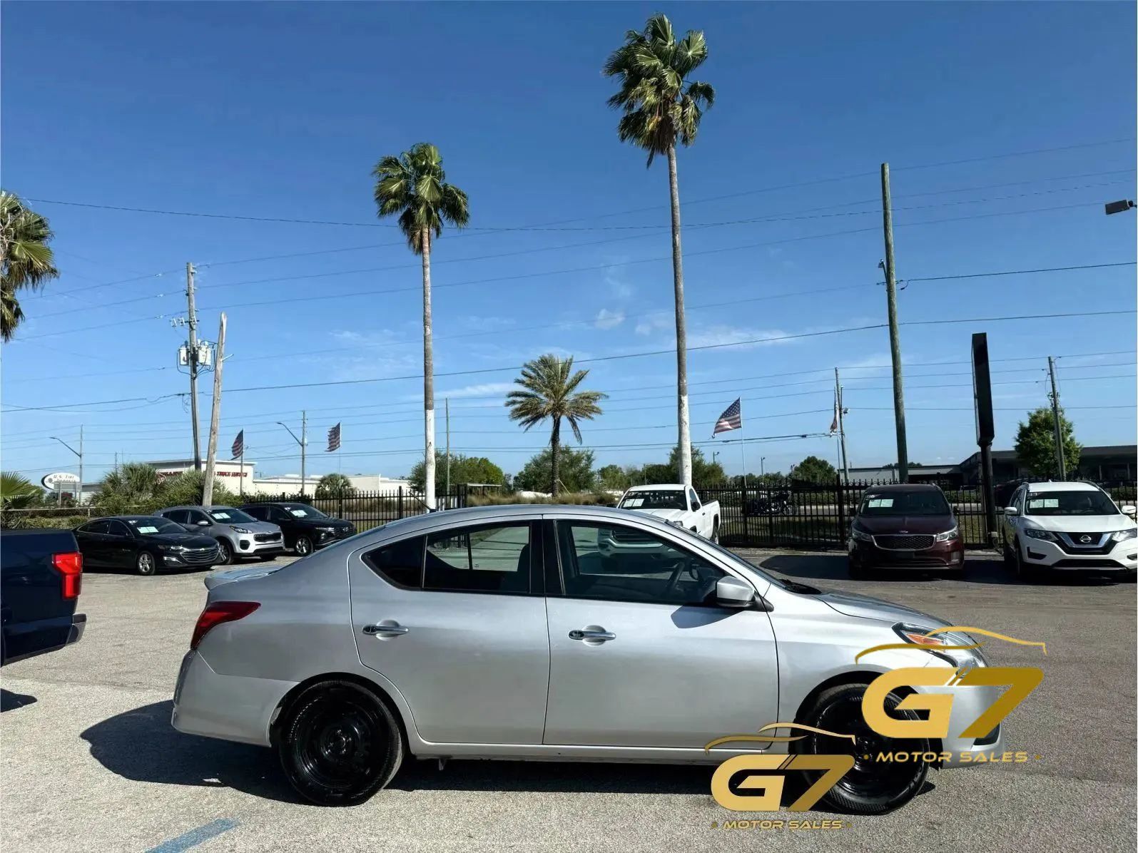 Used 2019 Nissan Versa SV FWD image 5