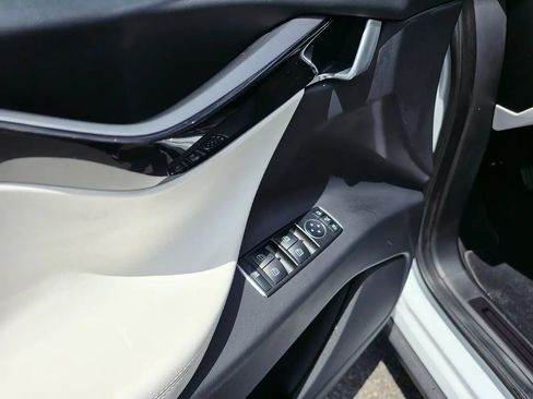 Used 2020 Tesla Model X Long Range AWD/4WD image 22