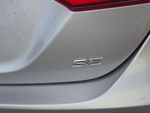 Used 2019 Toyota Camry SE FWD image 19