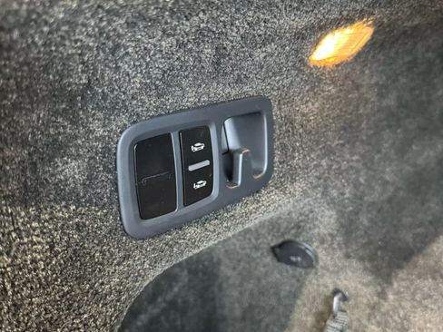 Used 2017 Bentley Bentayga image 64