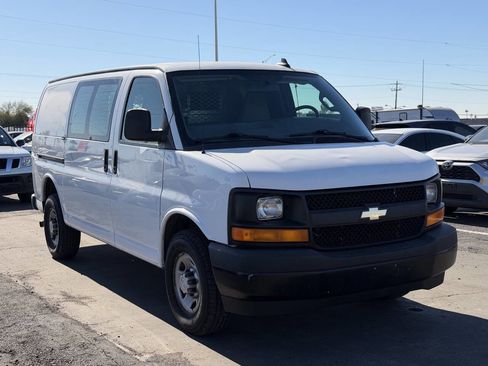 Used 2017 Chevrolet Express 2500 image 16