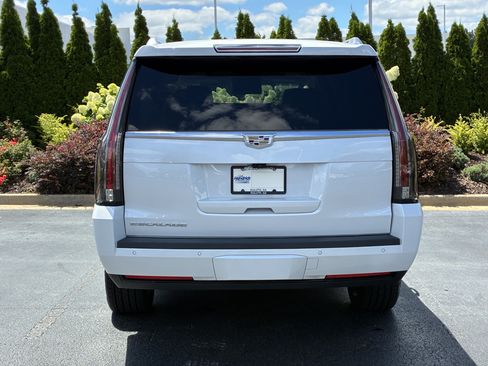 Used 2019 Cadillac Escalade ESV Premium Luxury AWD/4WD image 9