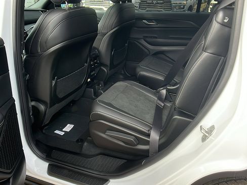 New 2025 Jeep Grand Cherokee L Altitude image 21