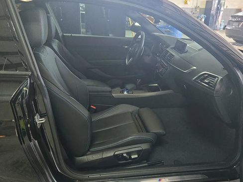 Used 2018 BMW M2 RWD image 8