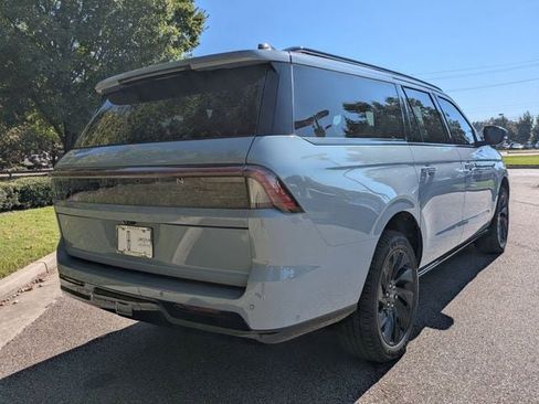 New 2025 Lincoln Navigator L Reserve w/ Jet Appearance Package image 11