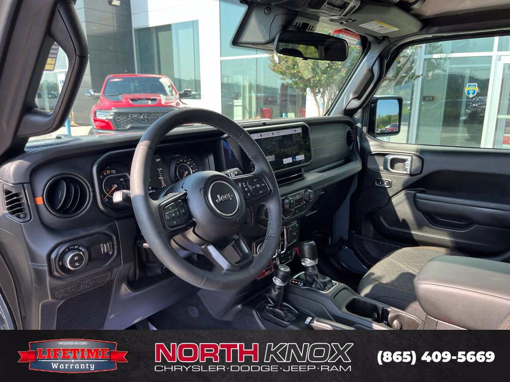 Used 2025 Jeep Gladiator Mojave w/ Convenience Group AWD/4WD image 6