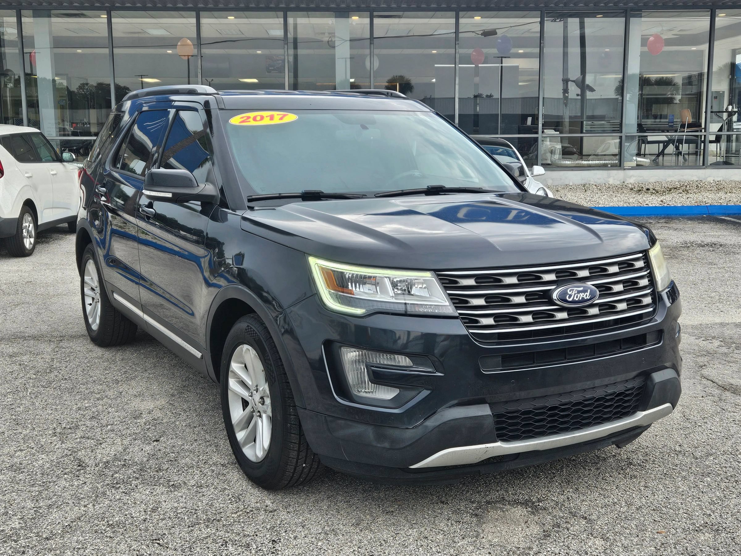 Used 2017 Ford Explorer XLT w/ Equipment Group 202A FWD image 17