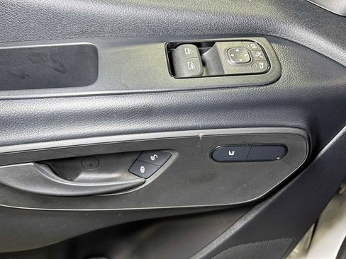 Used 2025 Mercedes-Benz Sprinter 2500 image 22