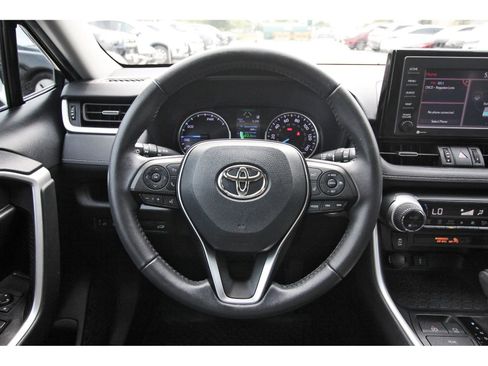 Used 2021 Toyota RAV4 XLE Premium AWD/4WD image 15