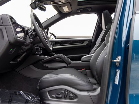 New 2025 Porsche Cayenne S image 26