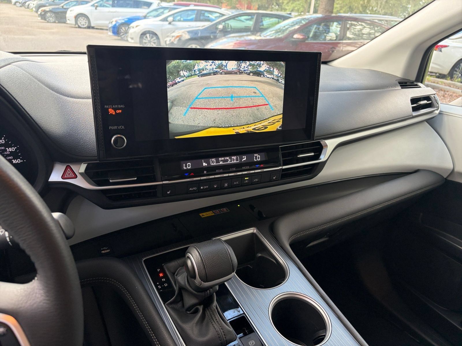 Used 2025 Toyota Sienna XLE FWD image 16