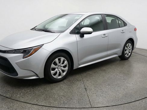 Used 2025 Toyota Corolla LE FWD image 2