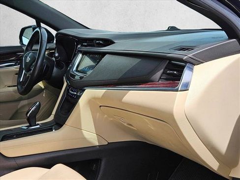 Used 2018 Cadillac XT5 Luxury w/ Driver Awareness Package FWD image 17