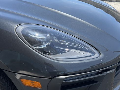 Certified 2023 Porsche Macan AWD/4WD image 13