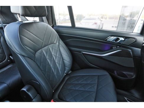 Used 2023 BMW X7 xDrive40i w/ Executive Package image 14