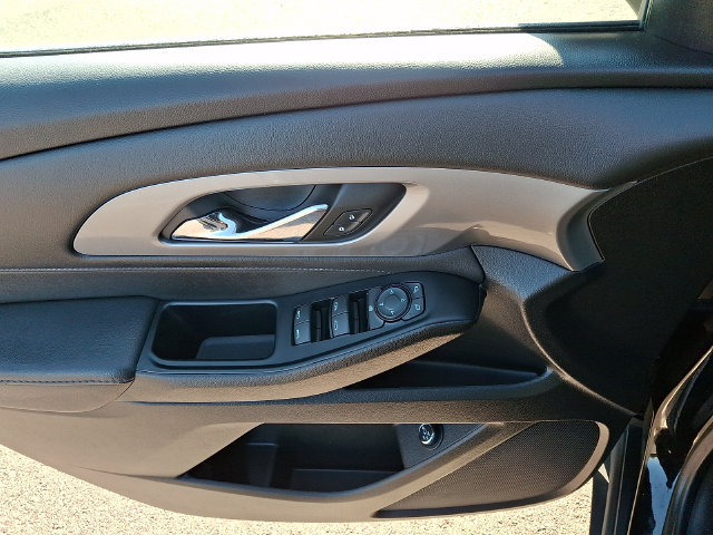 Used 2023 Chevrolet Traverse LT FWD image 12