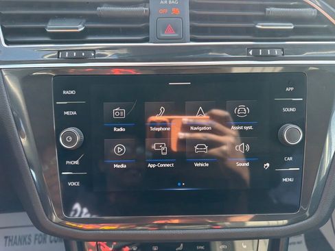 Used 2023 Volkswagen Tiguan SE FWD image 22