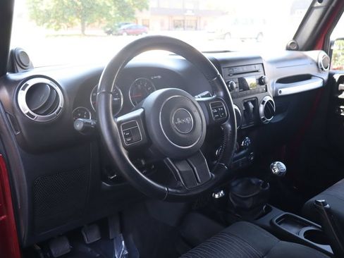 Used 2011 Jeep Wrangler Sahara AWD/4WD image 16
