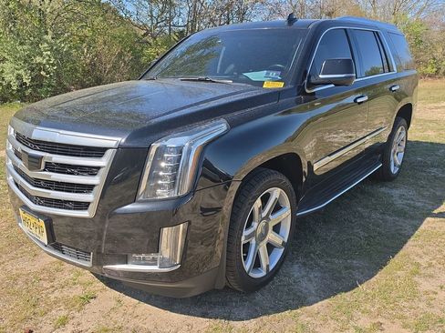 Used 2017 Cadillac Escalade Luxury AWD/4WD image 8