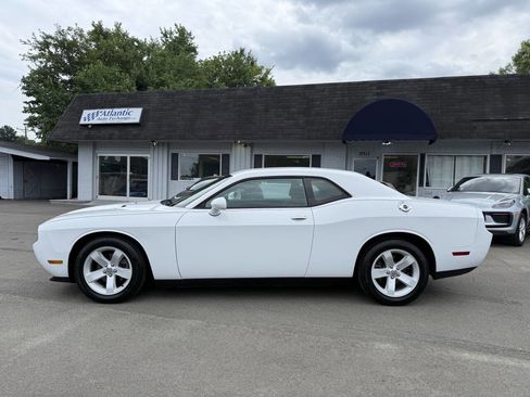 Used 2013 Dodge Challenger SXT RWD image 5