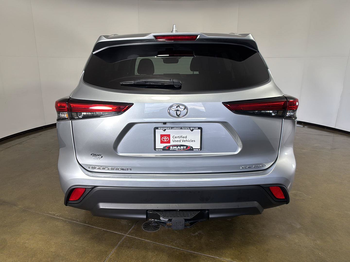 Used 2023 Toyota Highlander XLE AWD/4WD image 11