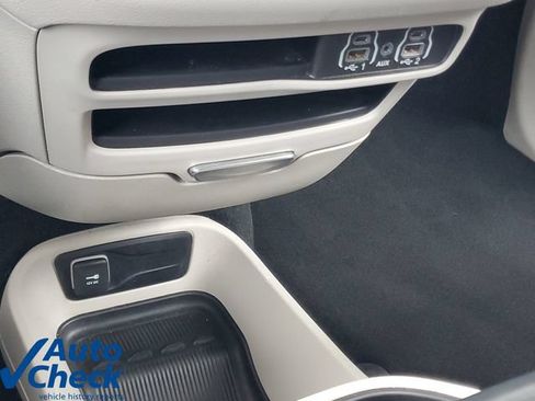 Used 2024 Chrysler Pacifica Touring-L FWD image 26