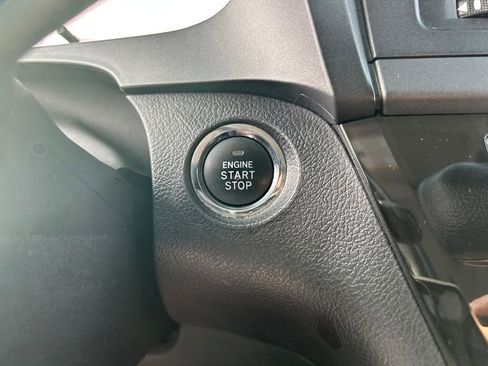 Used 2017 Toyota Sienna SE Premium w/ Protection Package image 16