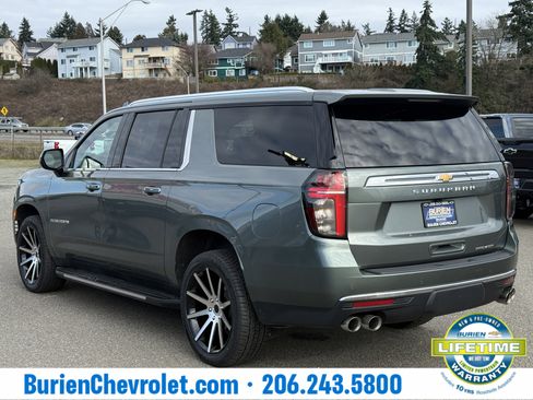 Used 2023 Chevrolet Suburban Premier image 3