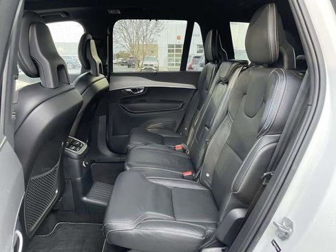 Used 2020 Volvo XC90 T8 R-Design image 3