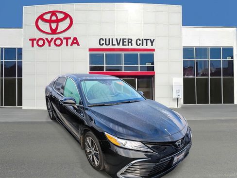 Certified 2023 Toyota Camry XLE image 1