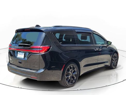 Used 2022 Chrysler Pacifica Limited w/ S Appearance Package FWD image 4