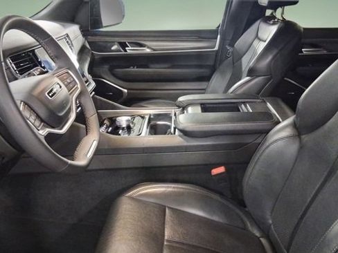 Used 2024 Jeep Wagoneer L Series II w/ Flexible Seating Group image 10