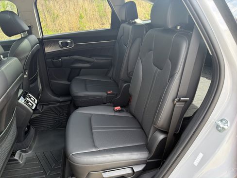 Used 2023 Kia Sorento SX AWD/4WD image 21