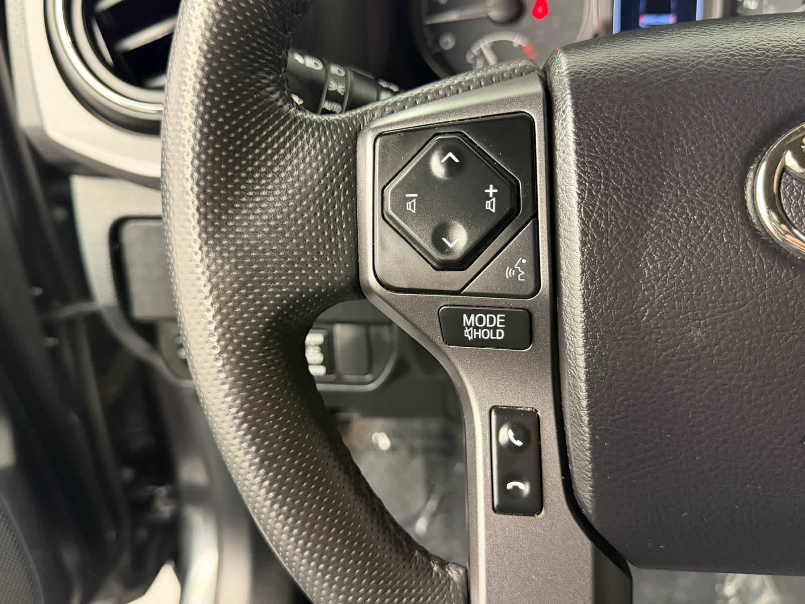 Used 2022 Toyota Tacoma TRD Off-Road w/ Technology Package RWD image 24