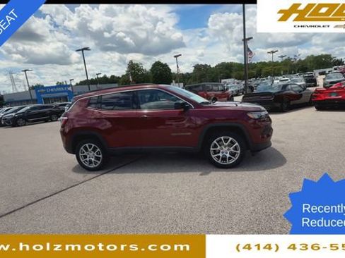 Used 2022 Jeep Compass Latitude w/ Sun and Sound Group AWD/4WD image 9