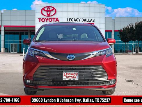 New 2026 Toyota Sienna XLE image 5
