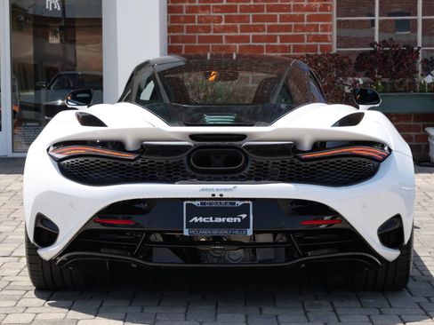 Used 2024 McLaren 750S RWD image 5