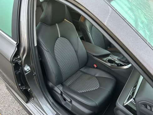 Used 2021 Toyota Camry SE image 15